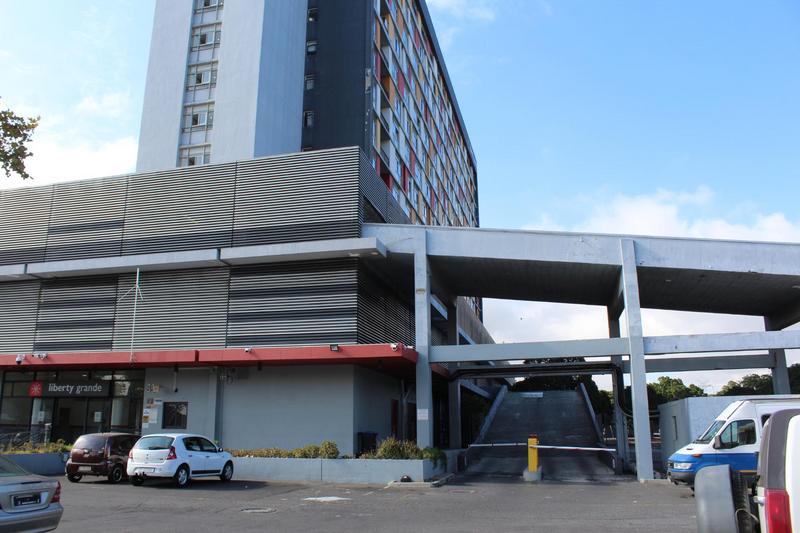 1 Bedroom Property for Sale in Goodwood Central Western Cape